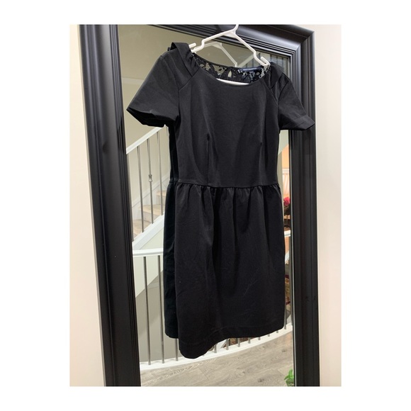 LBD with lacy details and puffed shoulders - Picture 2 of 2